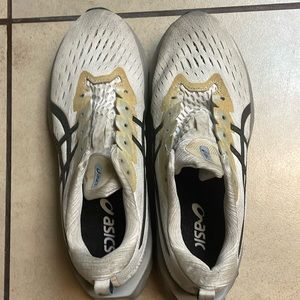 ASICS Novablast 2 Men Shoes